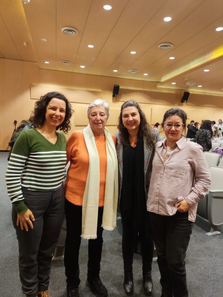 Professora Eulália entre as pesquisadoras do INCT-Caleidoscópio