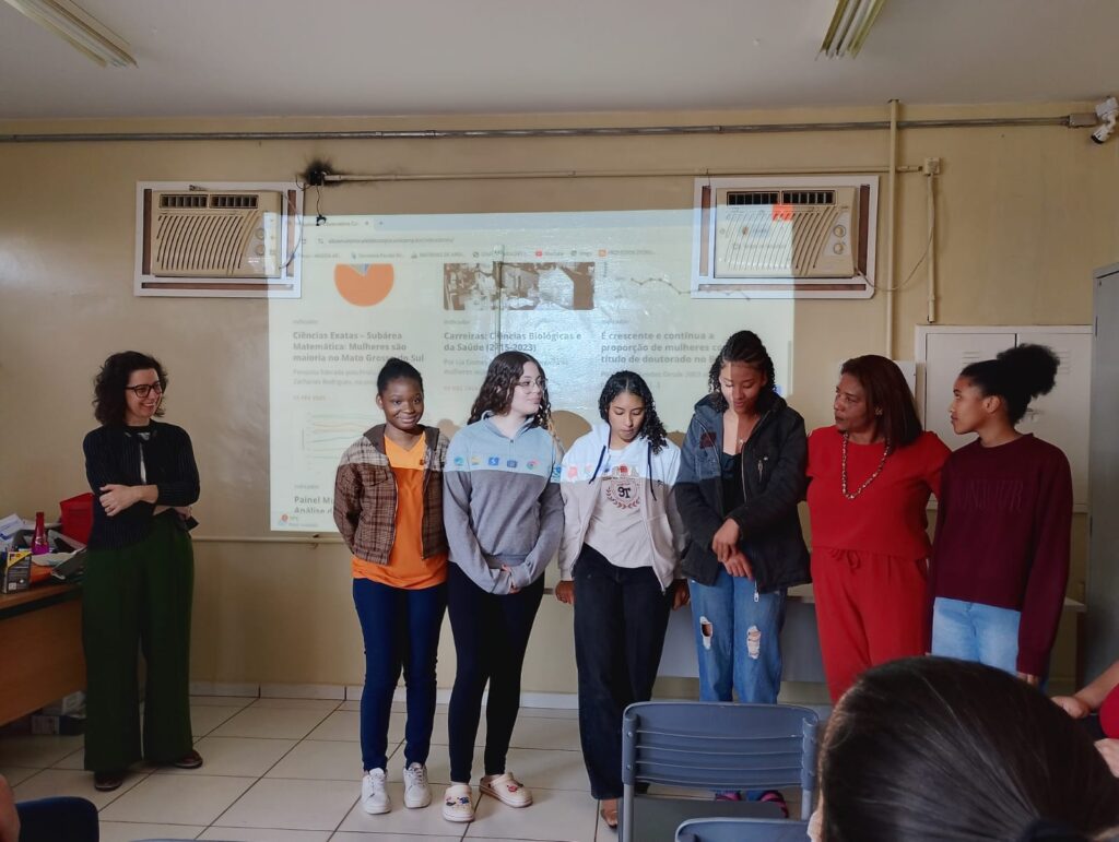 Apresentação das meninas que receberam a bolsa de iniciação científica