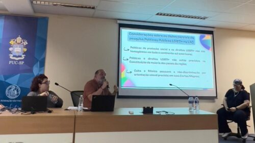 Foto: Flávia Belmont. Professor Marco José Duarte (UFJF) apresentando resultados parciais de pesquisa no Painel 3