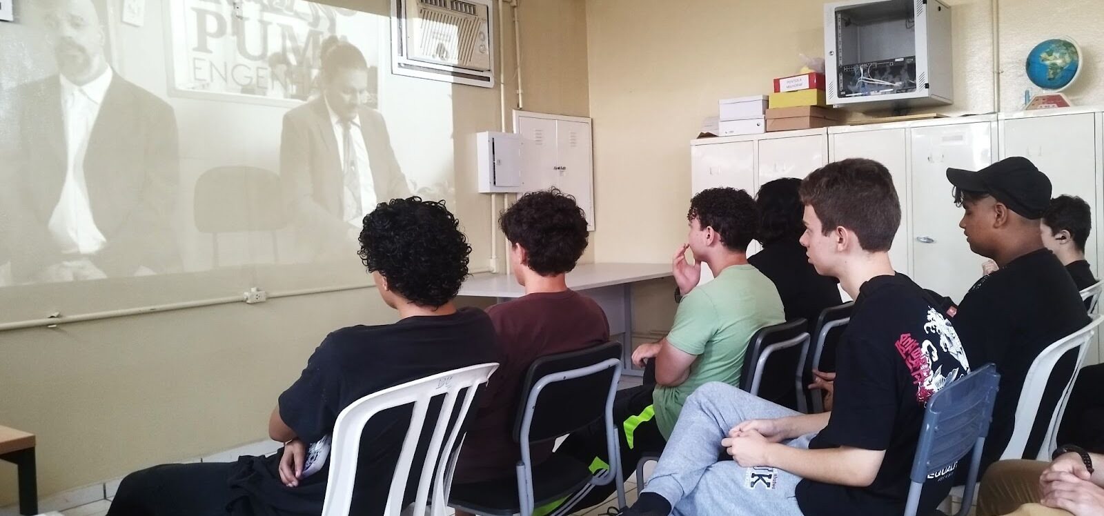 estudantes na Mostra Mercosul